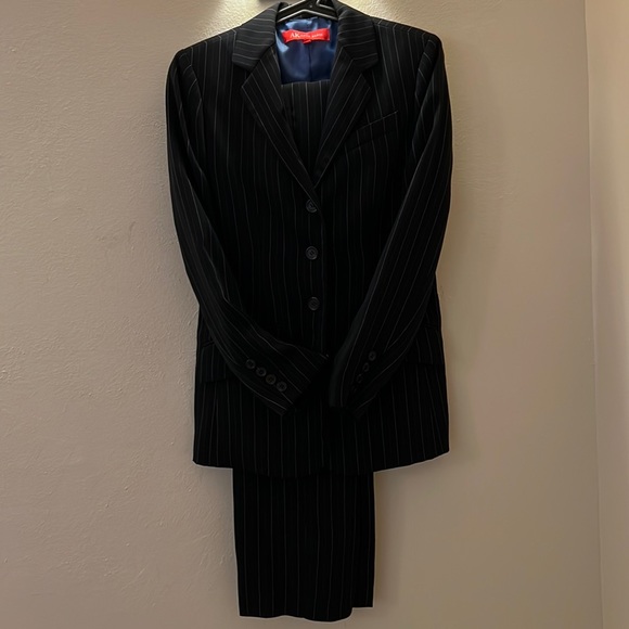 Anne Klein 2 piece pinstripe black suit 2P with 4P pants - Picture 13 of 16